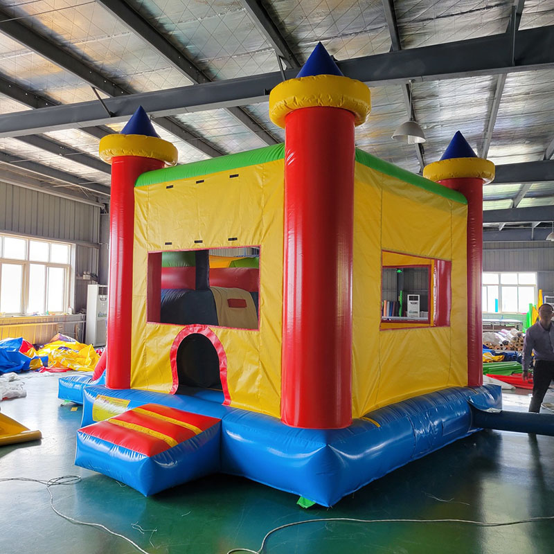 Bounce House with Slide Jumpin - Kids Outdoor House With Slide recensione e prezzo