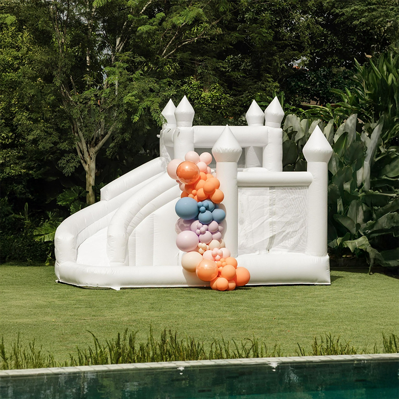 White Inflatable Bounce House  - Kids Outdoor House With Slide recensione e prezzo